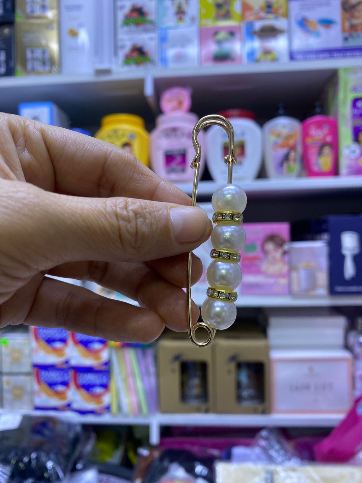 IMPERDIBLE DE PERLAS PARA ROPA - Imagen 2